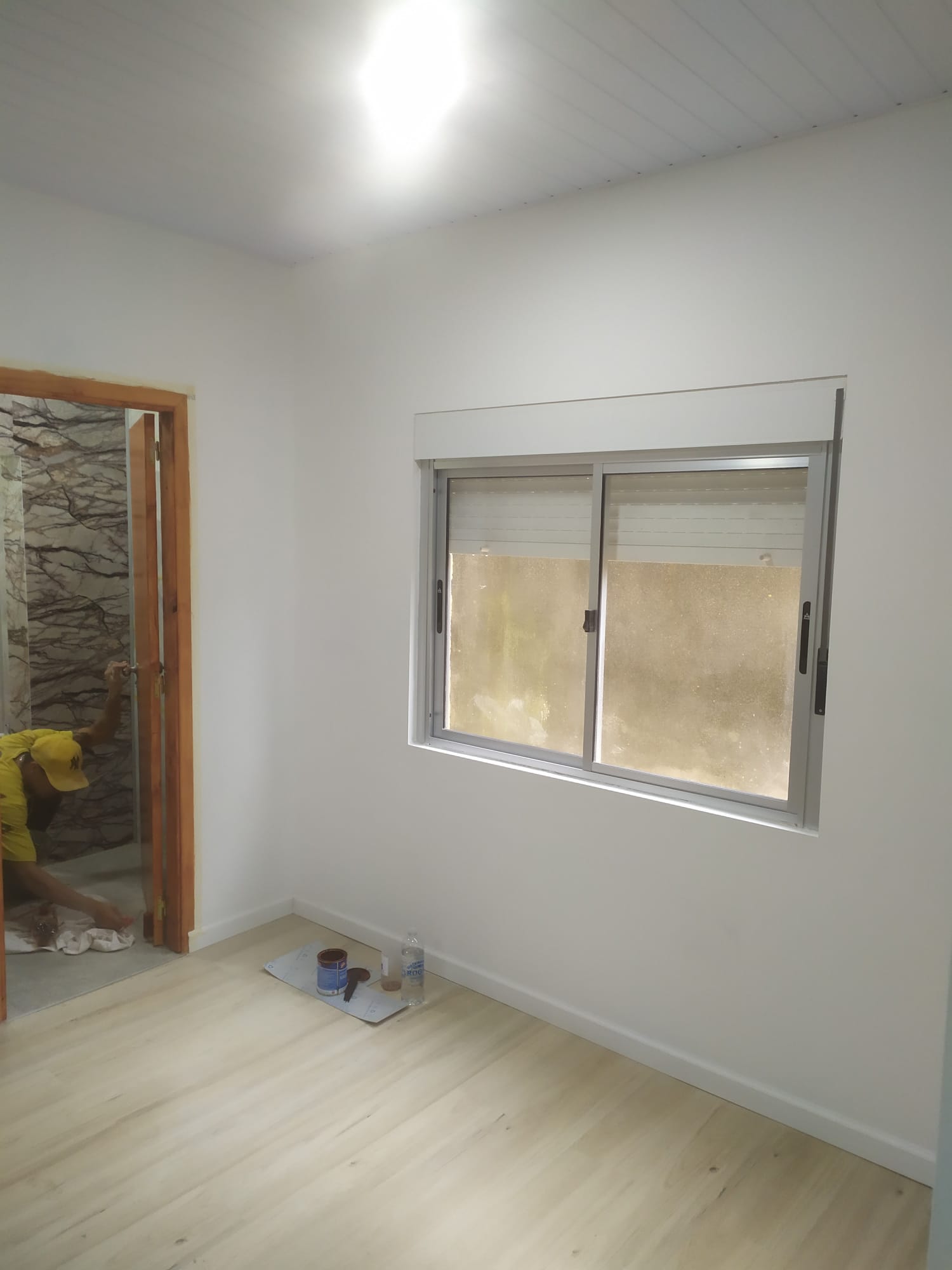 Dormitorio terminado con ventana